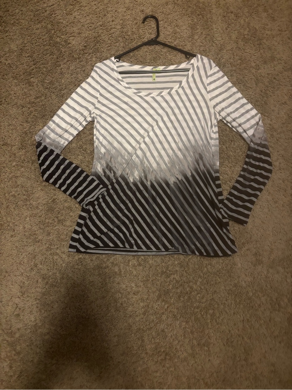 Diagonal Ombre Stripe Long-Sleeve Tee - White & Gray